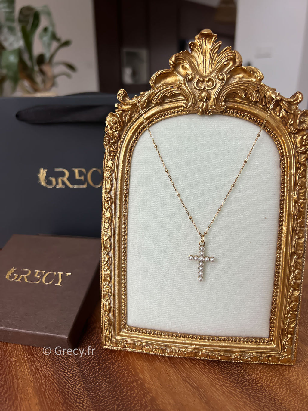 Solange / Chaine croix perles blanches