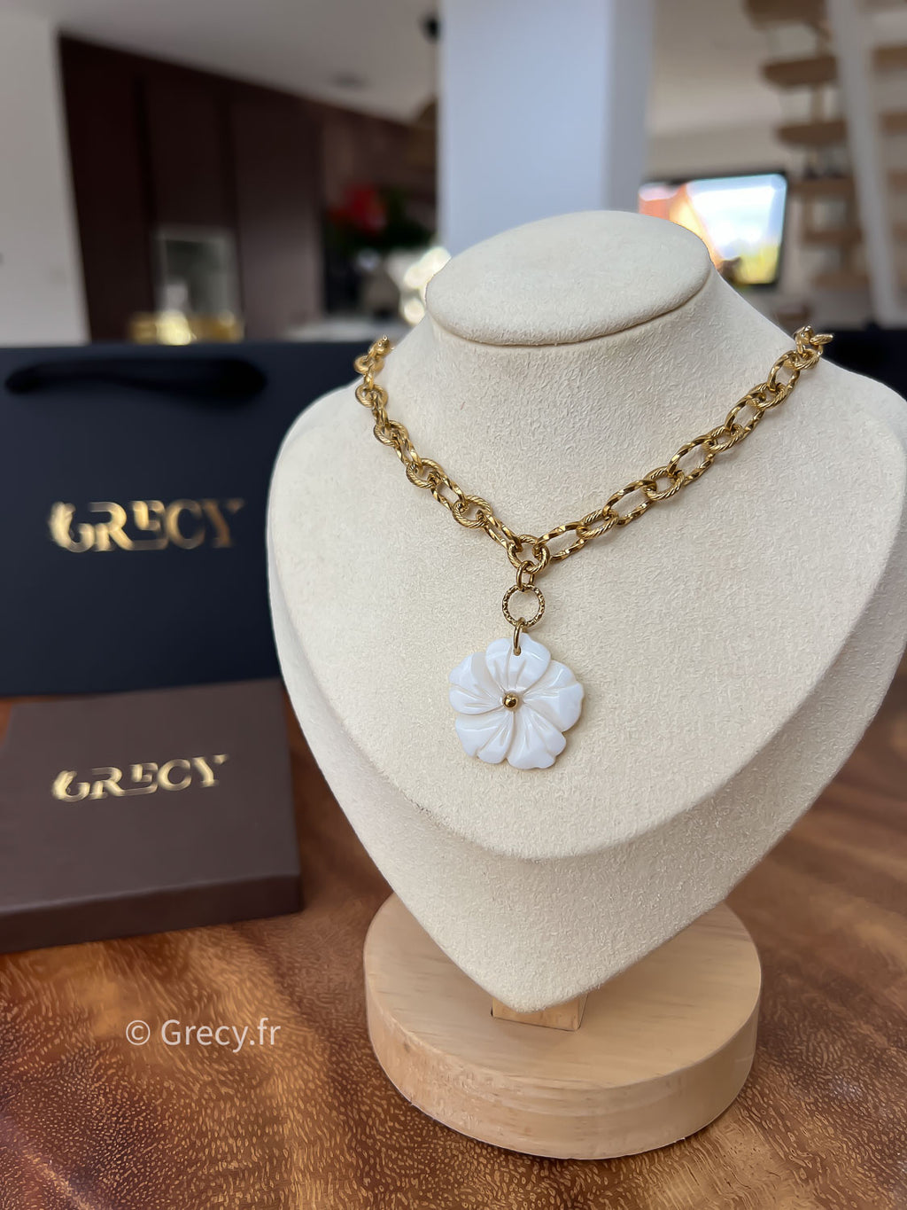 Camélia / Collier fleur blanche