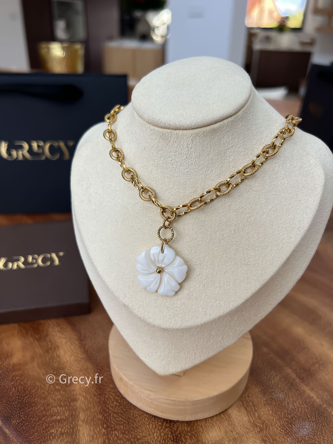 Camélia / Collier fleur blanche