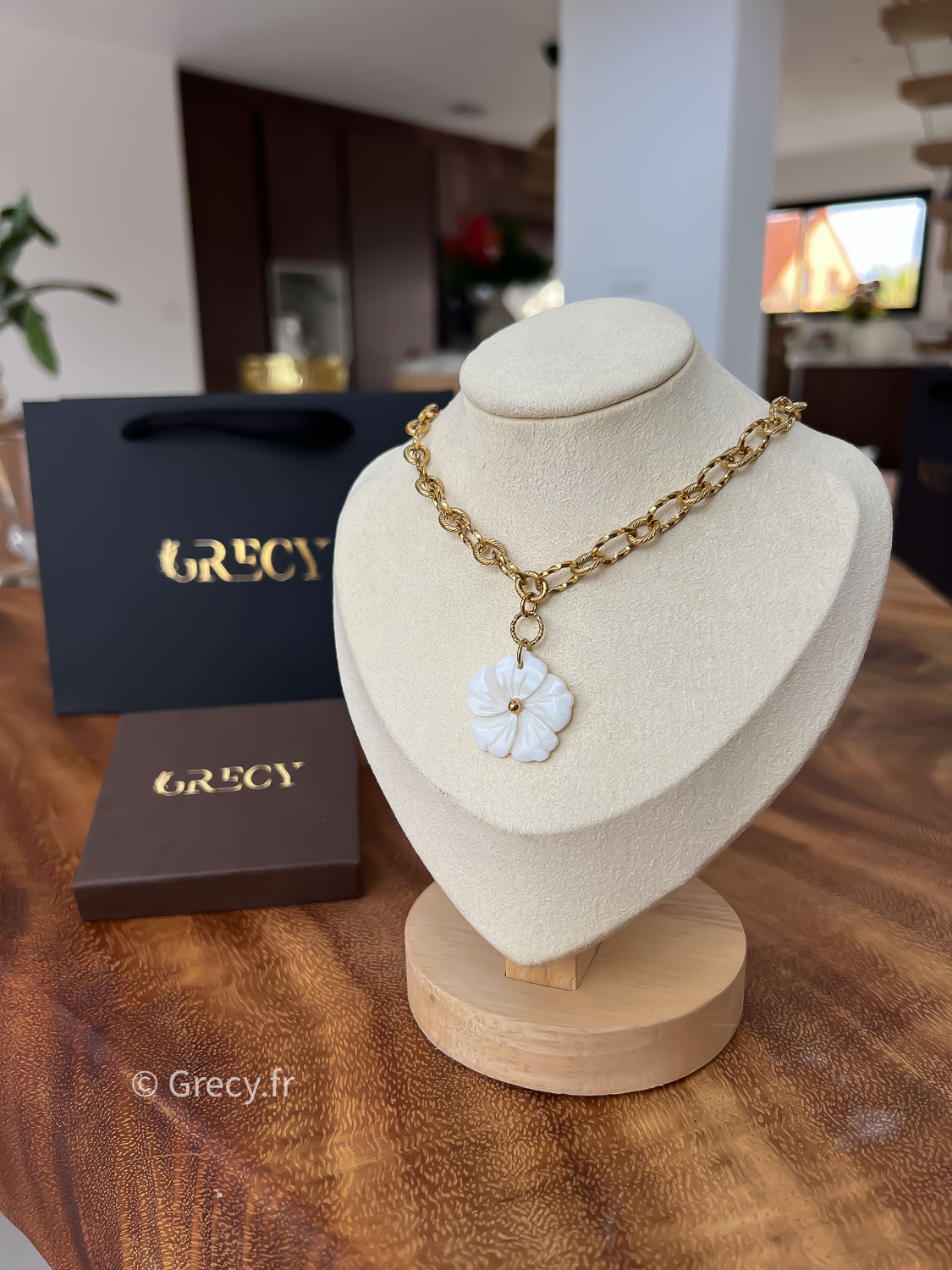 Camélia / Collier fleur blanche