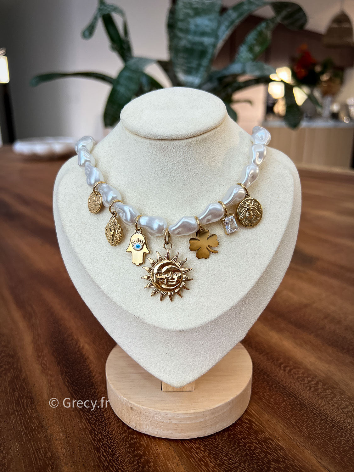 Collier nacre et charms